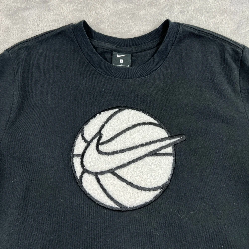 Nike Basketball Div 01 Chenille Swoosh T-Shirt Large Black City Exploration Mens